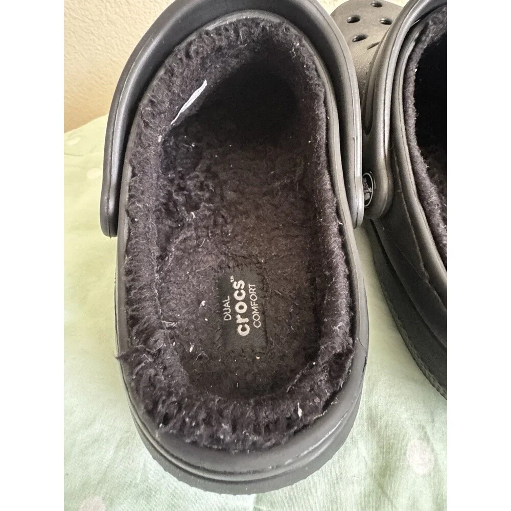 Crocs Black Faux Fur Fuzz-Lined Slip On Clog Round Toe Womens size 8